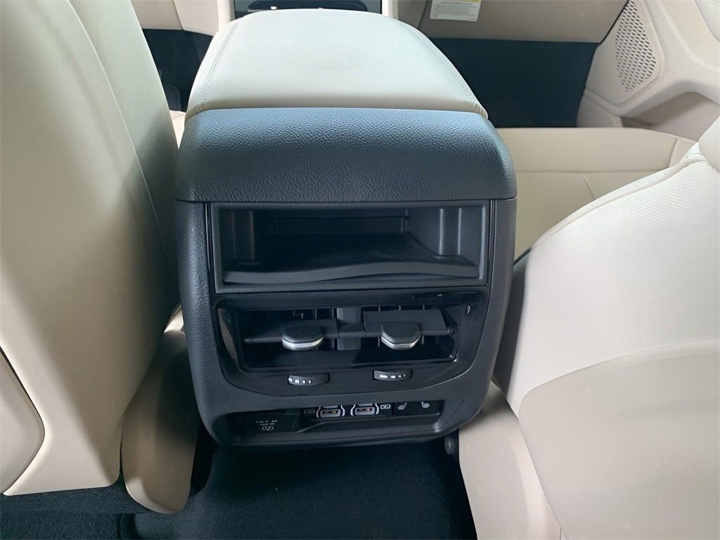 Used 2025 Jeep Grand Cherokee Limited image 55