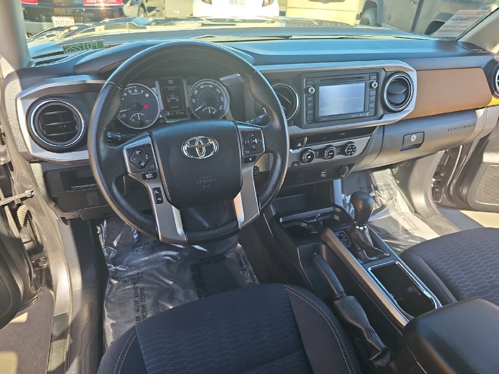 Used 2017 Toyota Tacoma SR5 w/ Tow Package RWD image 15