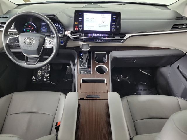 Used 2024 Toyota Sienna XLE FWD image 16