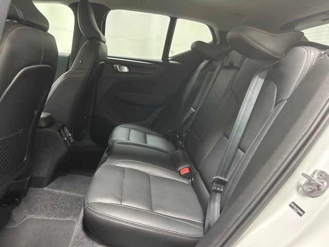 Used 2025 Volvo XC40 B5 Core AWD/4WD image 12
