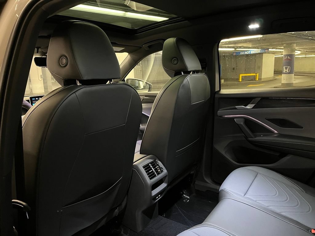 New 2026 Volkswagen Tiguan SE R-Line AWD/4WD image 23