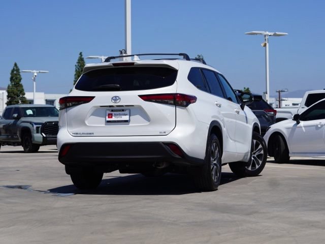 Used 2023 Toyota Highlander XLE FWD image 7