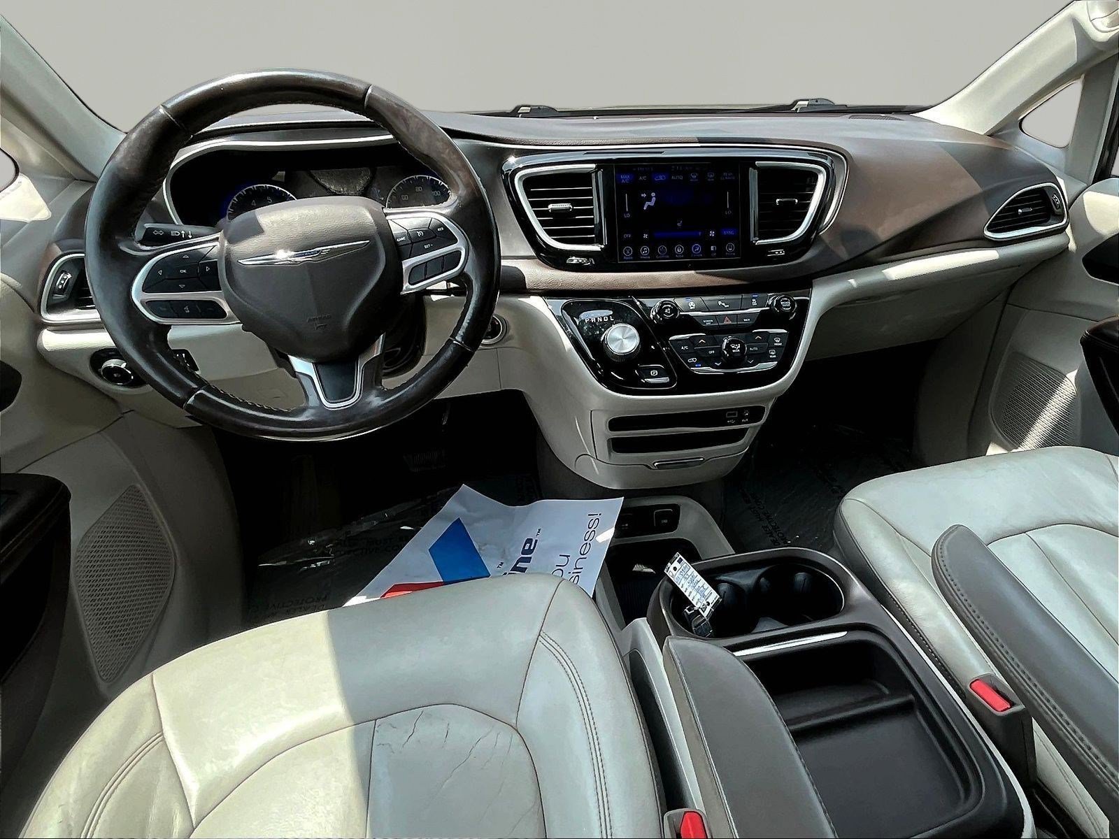 Used 2017 Chrysler Pacifica Touring-L FWD image 15