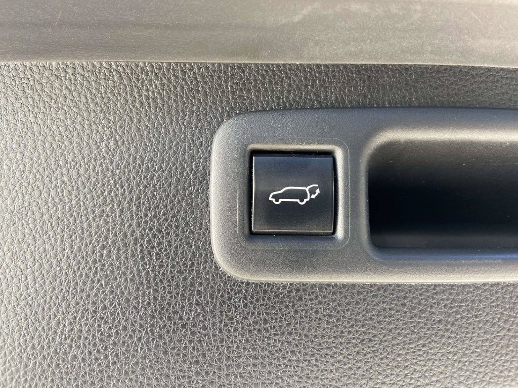 Used 2020 Toyota Highlander Platinum AWD/4WD image 9