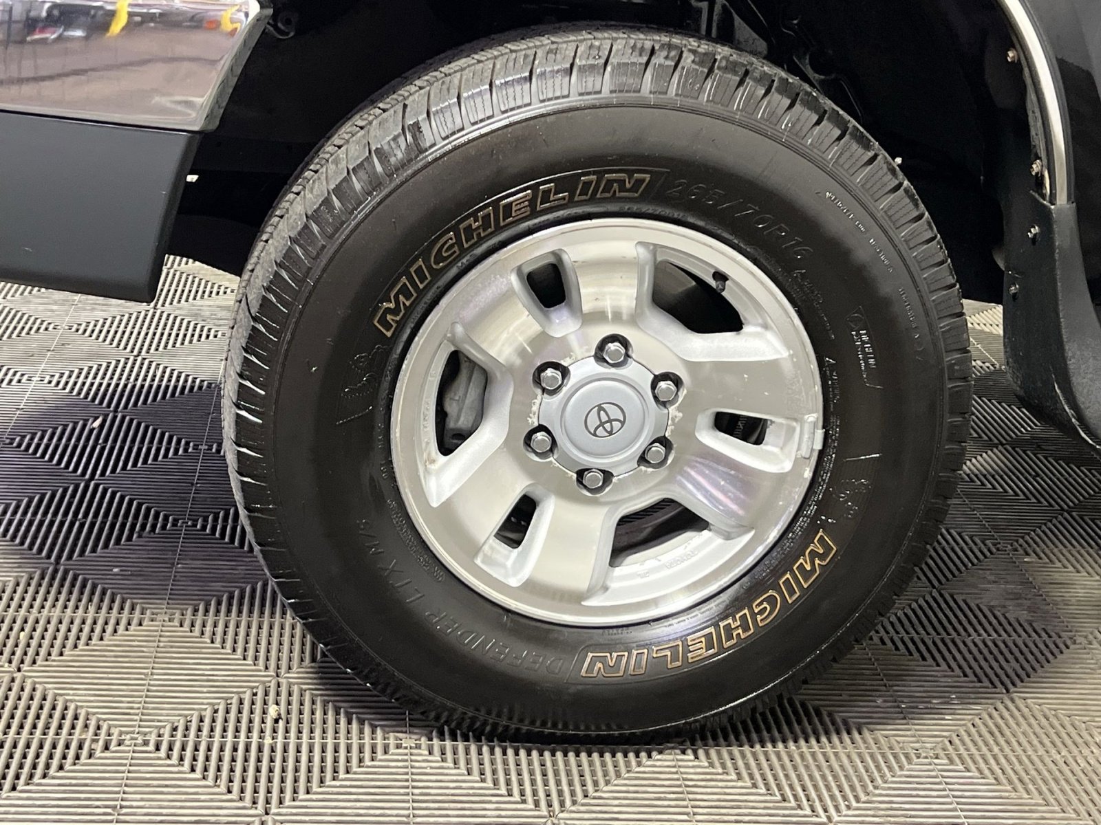 Used 1999 Toyota 4Runner SR5 AWD/4WD image 13