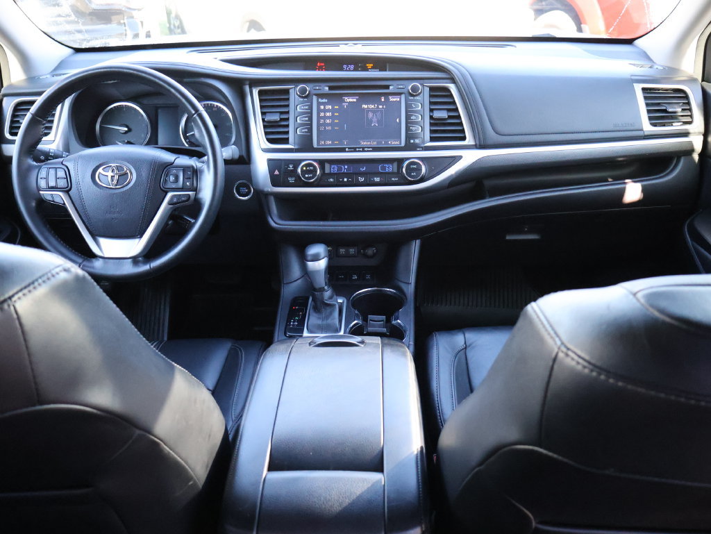Used 2017 Toyota Highlander SE AWD/4WD image 13