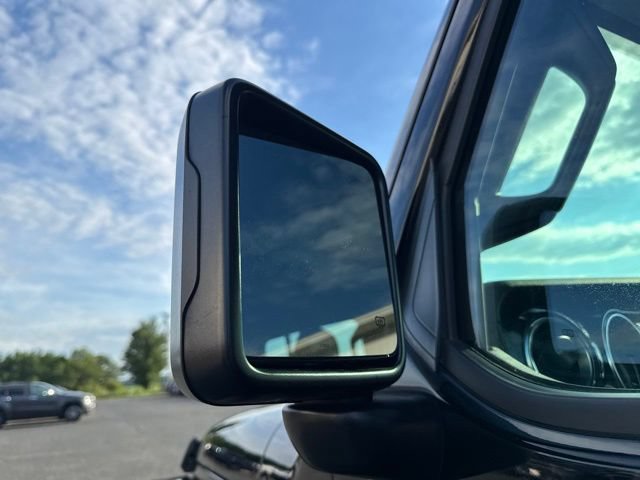 Used 2022 Jeep Wrangler Unlimited Sahara AWD/4WD image 26