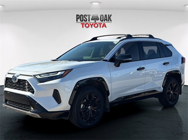 Used 2024 Toyota RAV4 SE w/ Convenience Package image 3