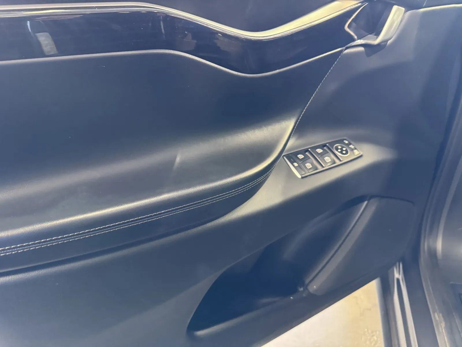 Used 2018 Tesla Model X 75D image 10