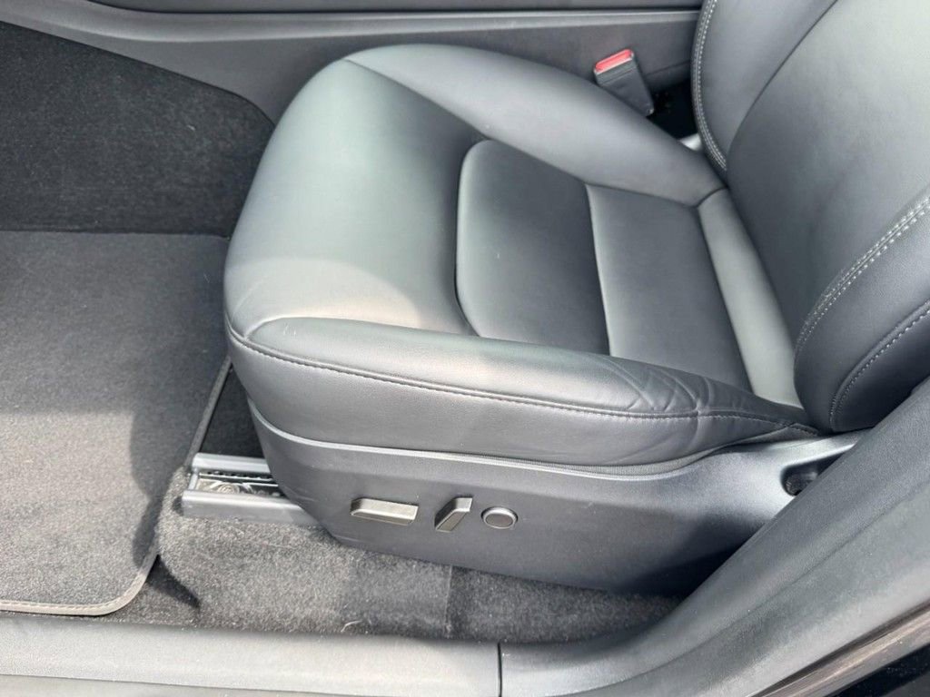 Used 2024 Tesla Model Y Performance image 15