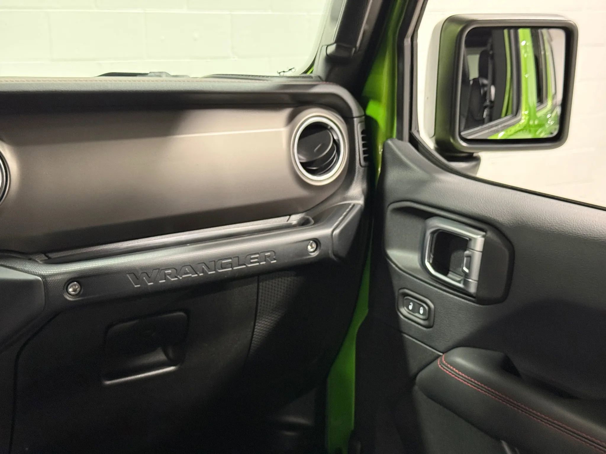 Used 2018 Jeep Wrangler Unlimited Rubicon w/ Dual Top Group image 46