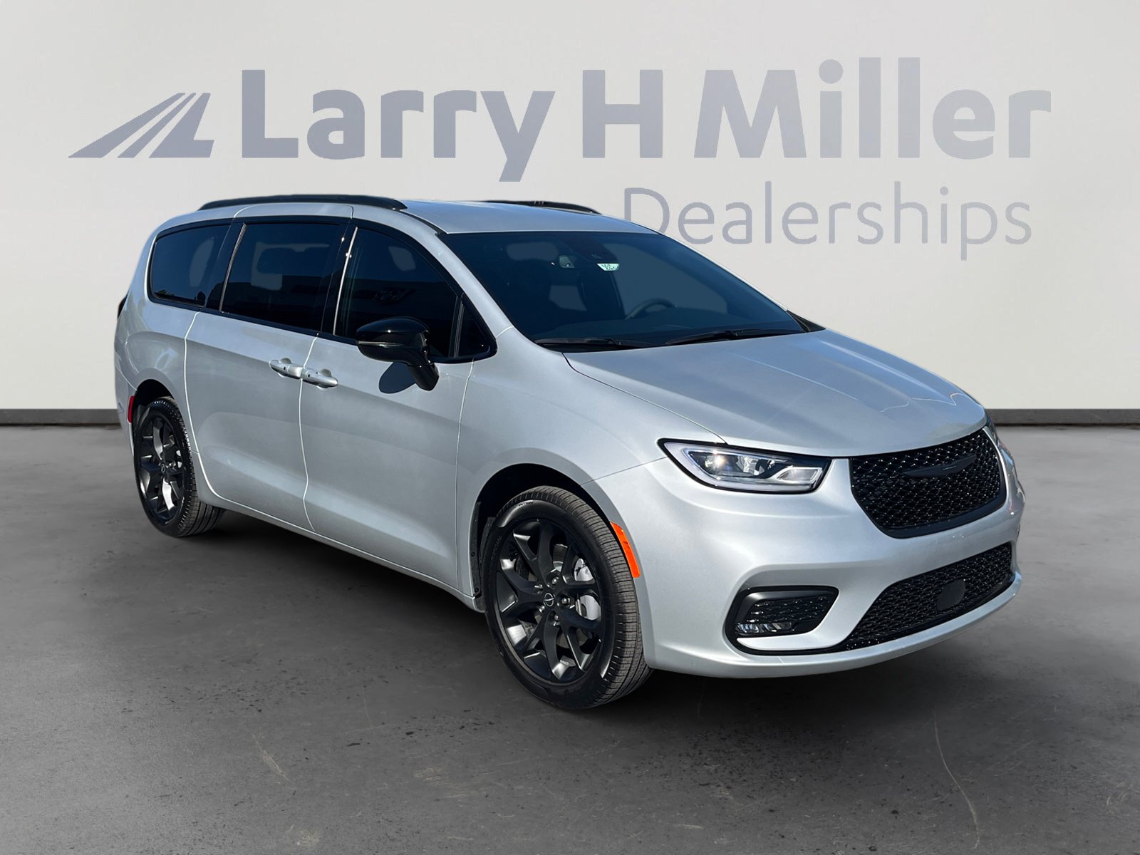 New 2026 Chrysler Pacifica Select w/ S Appearance Package AWD/4WD image 7