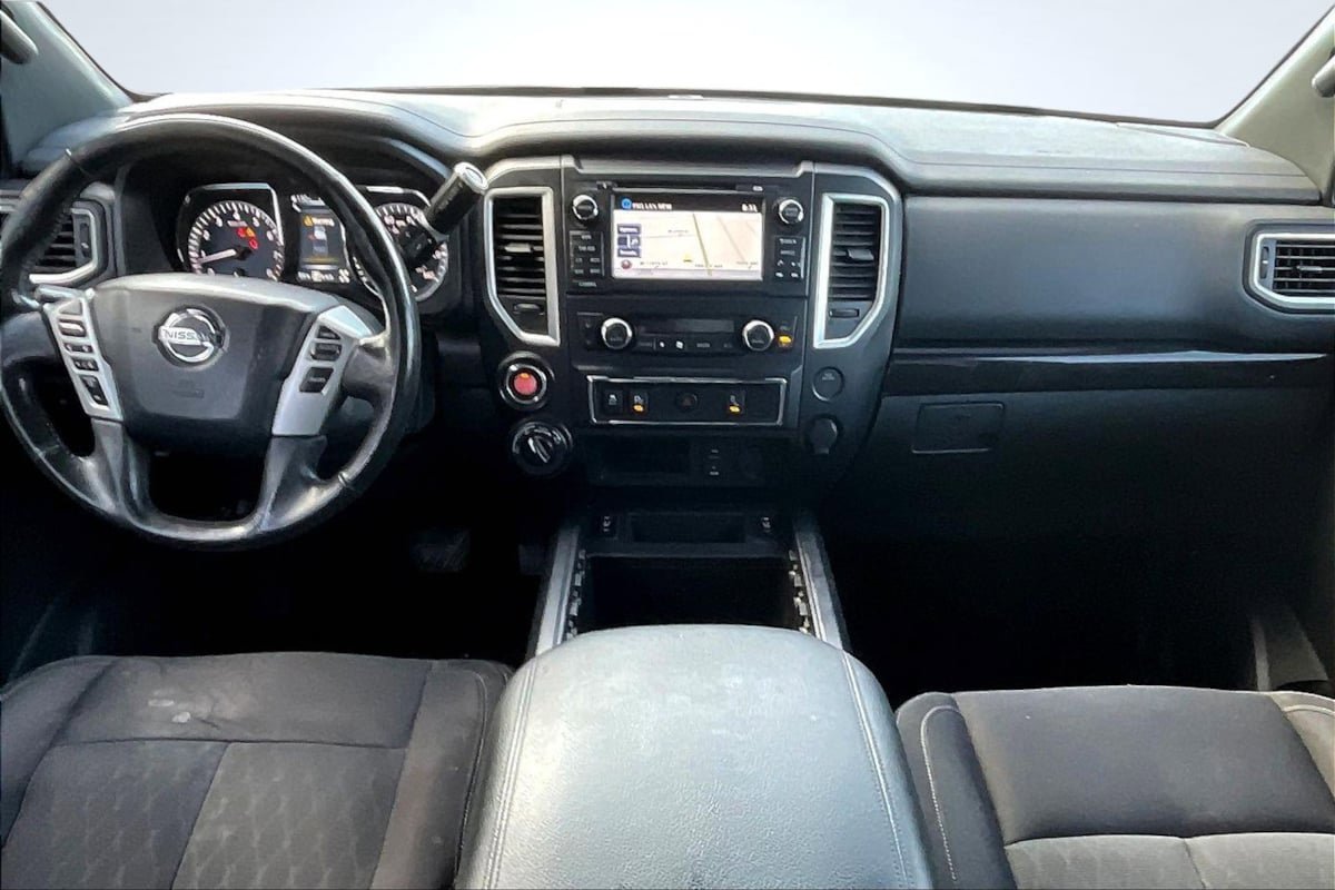 Used 2018 Nissan Titan SV w/ SV Convenience Package AWD/4WD image 16