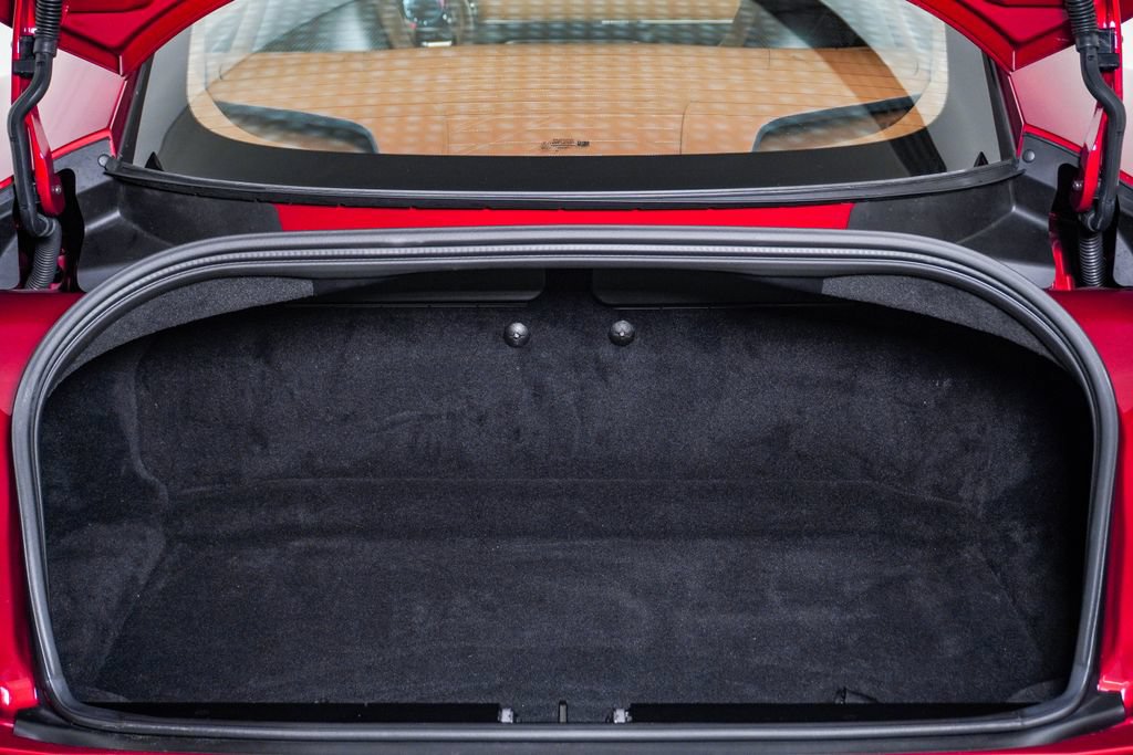 Used 2025 Aston Martin Vanquish RWD image 33