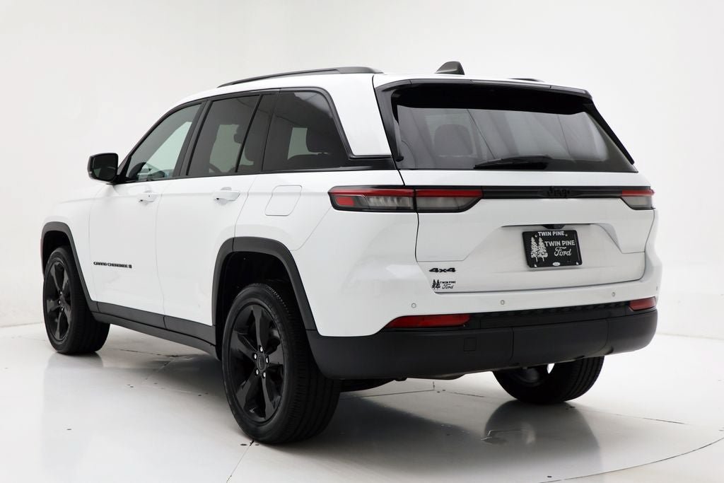 Used 2023 Jeep Grand Cherokee Altitude AWD/4WD image 6