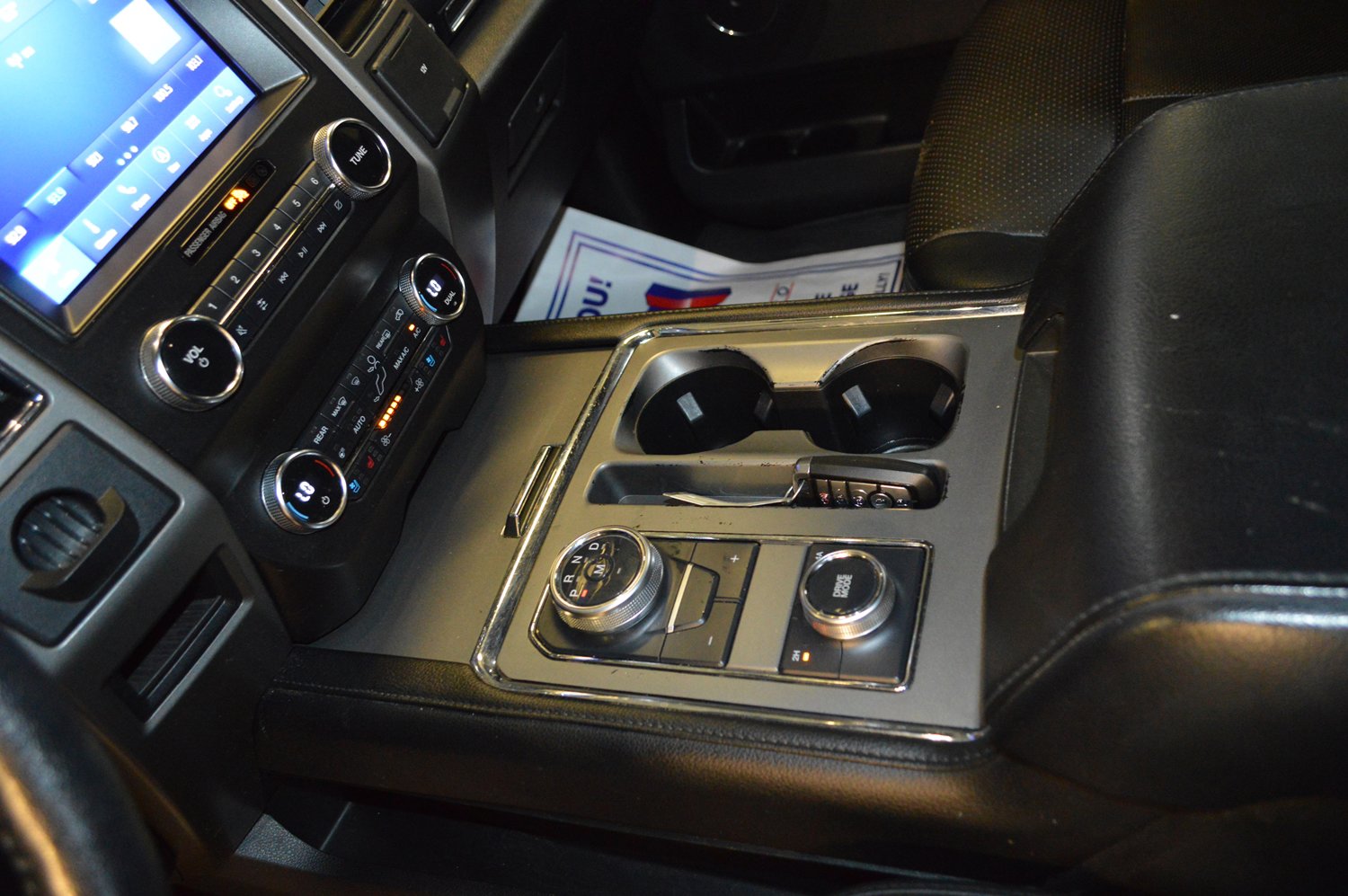 Used 2020 Ford Expedition XLT w/ Equipment Group 202A AWD/4WD image 21
