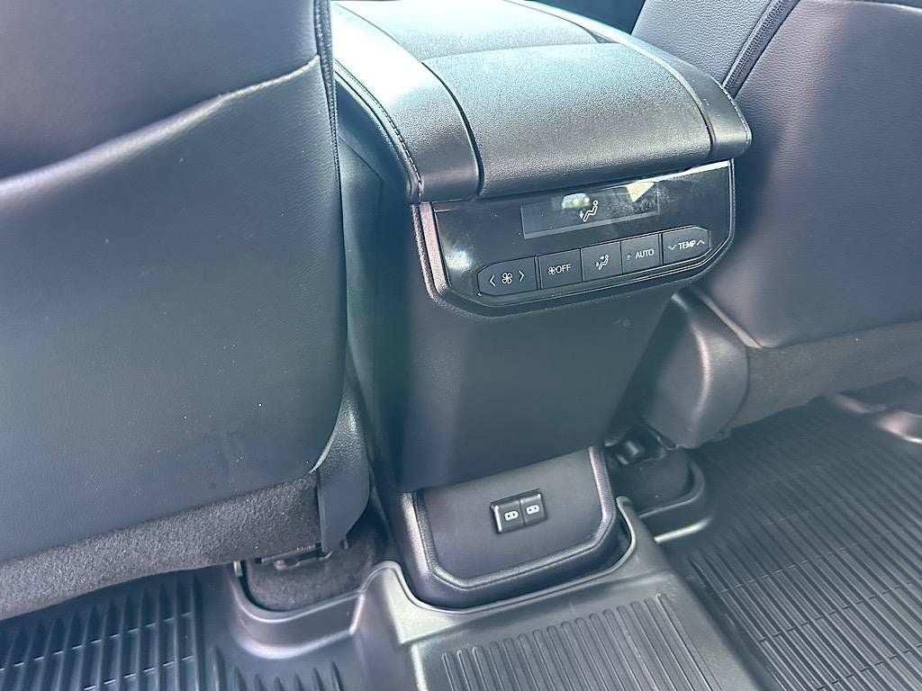 Certified 2023 Toyota Highlander XLE AWD/4WD image 23