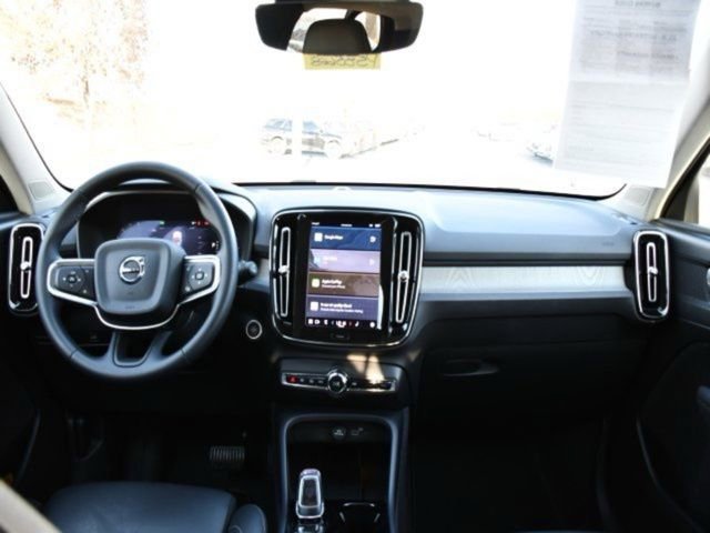 Certified 2025 Volvo XC40 B5 Plus AWD/4WD image 16