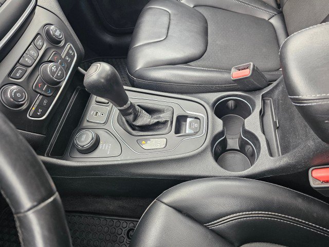 Used 2019 Jeep Cherokee Latitude Plus w/ Comfort/Convenience Group AWD/4WD image 33