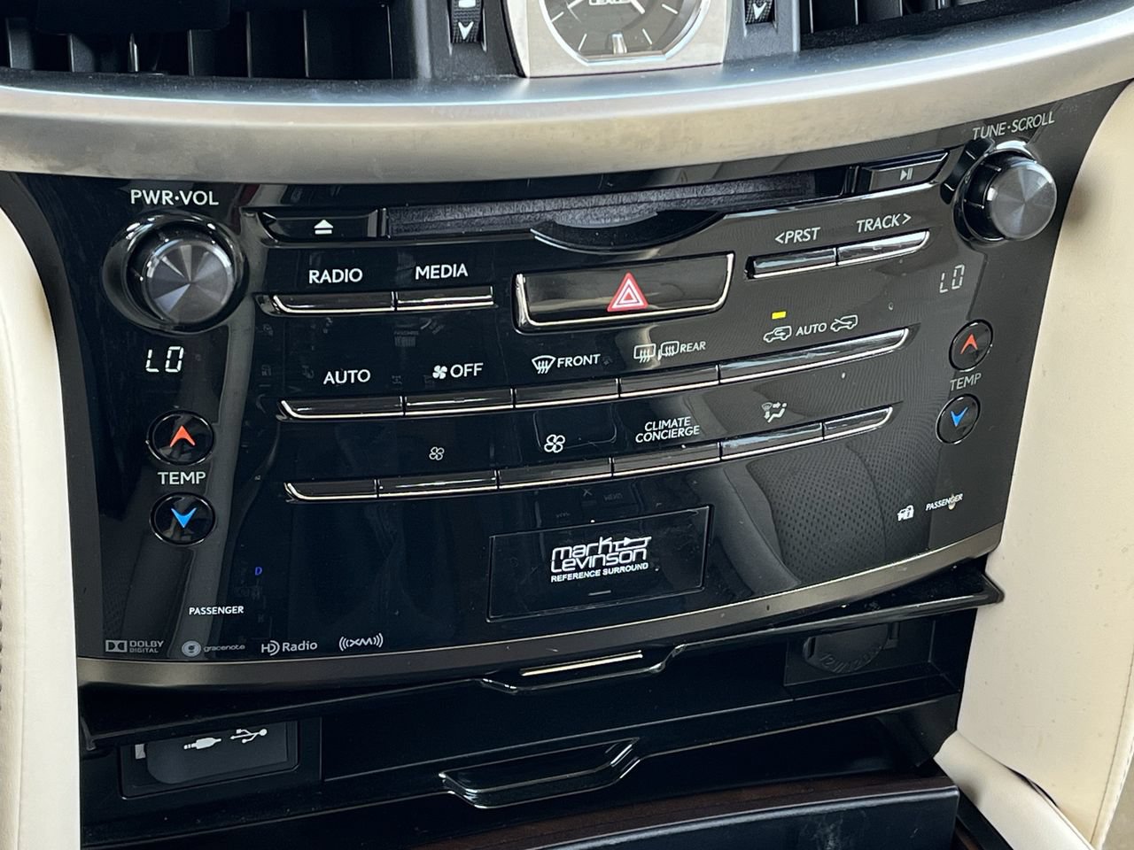 Used 2019 Lexus LX 570 4WD w/ Luxury Package image 18