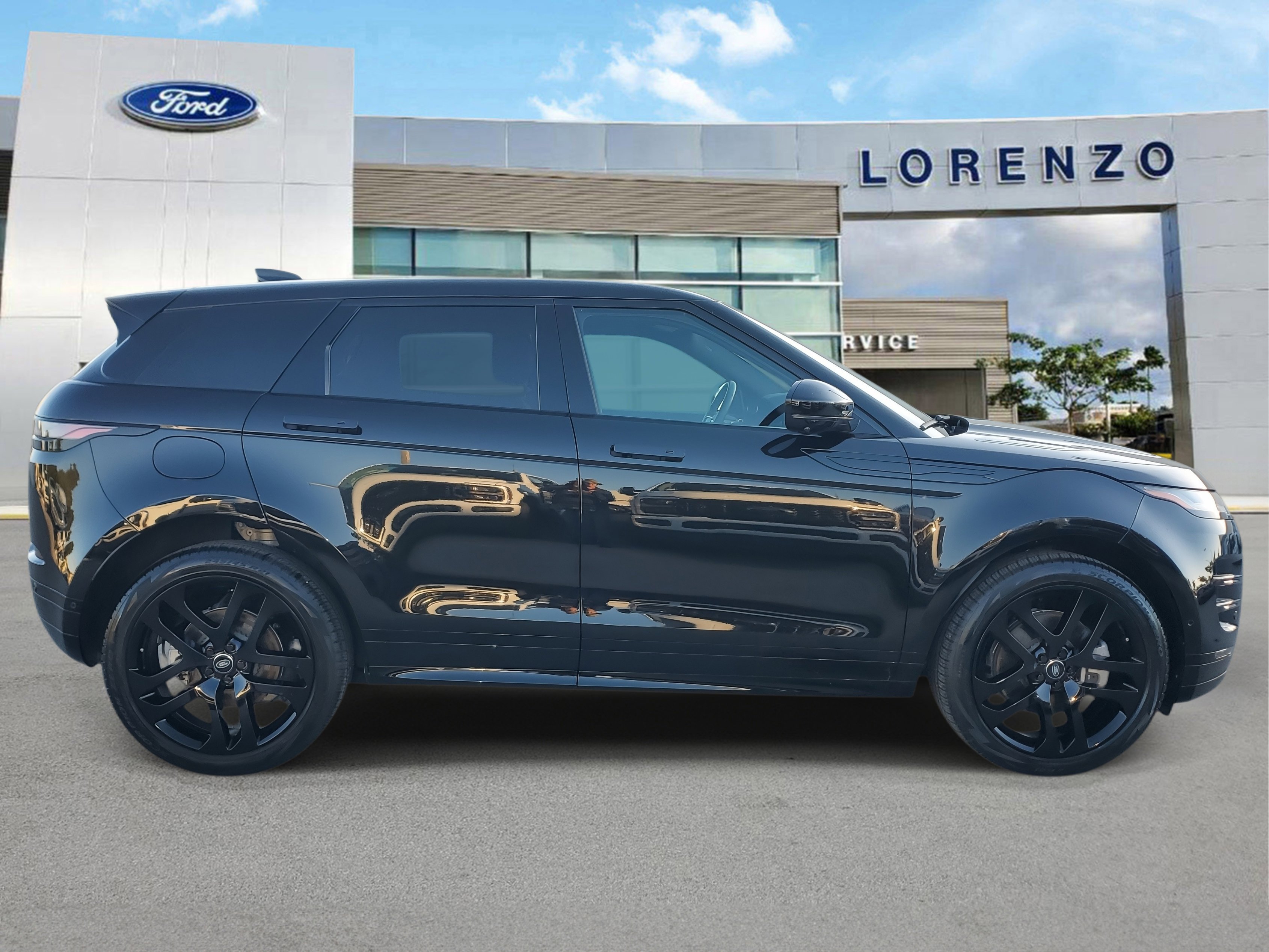 Used 2024 Land Rover Range Rover Evoque Dynamic SE image 4