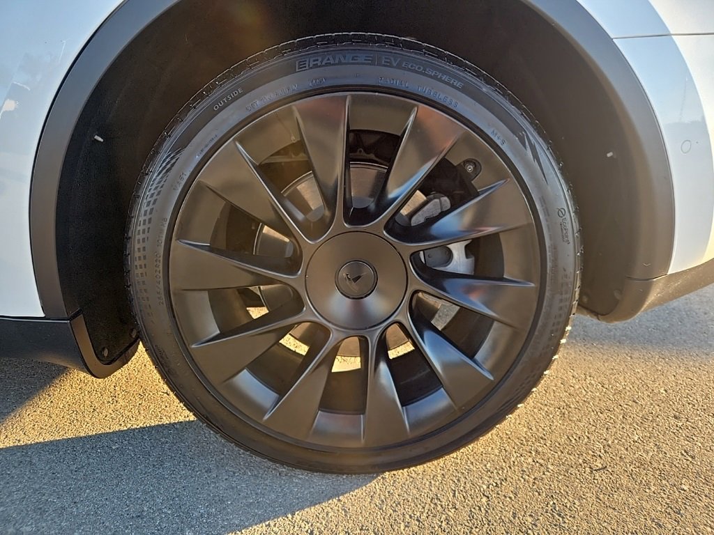 Used 2020 Tesla Model Y Long Range image 10