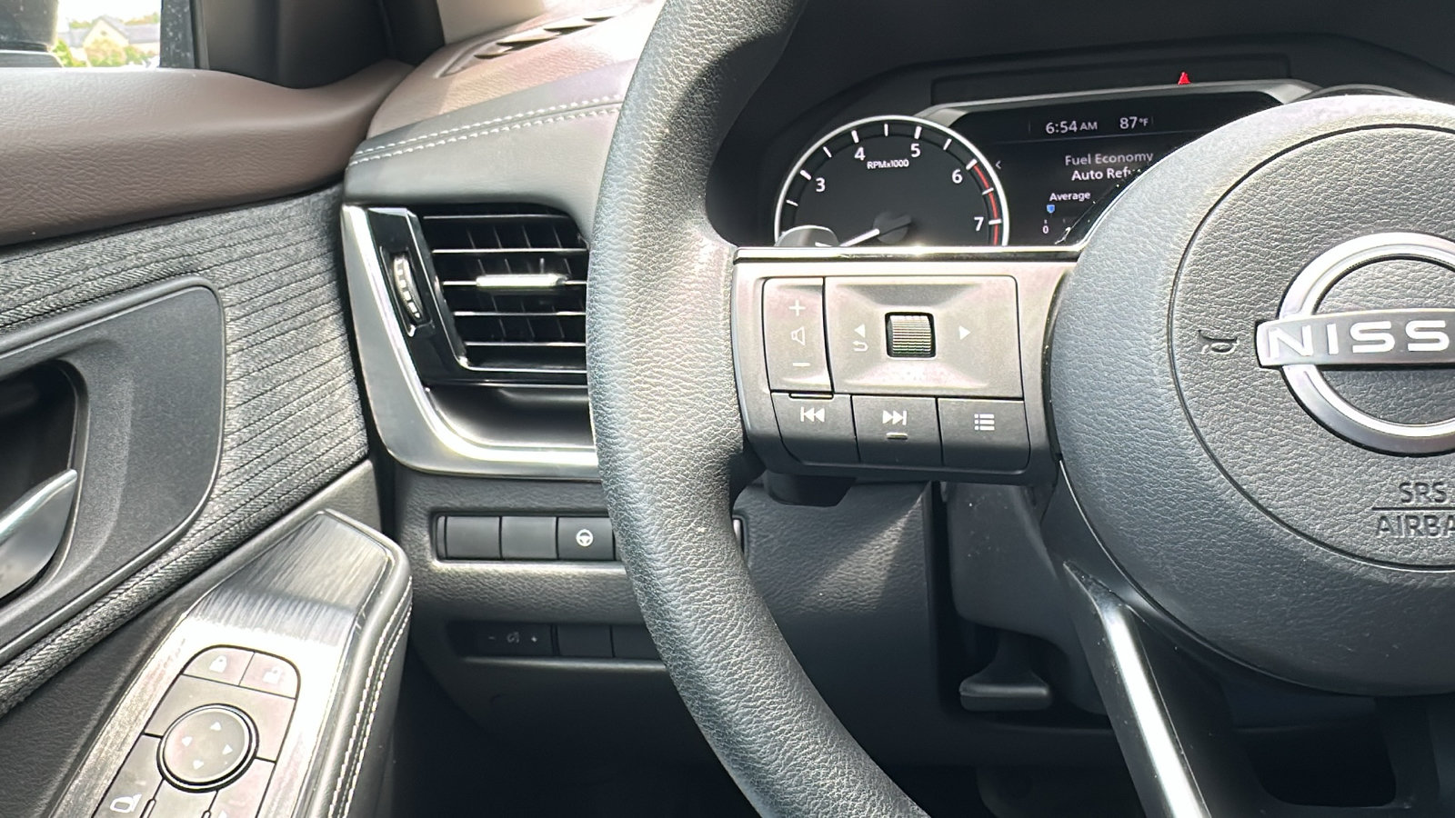 Certified 2022 Nissan Rogue SV AWD/4WD image 14