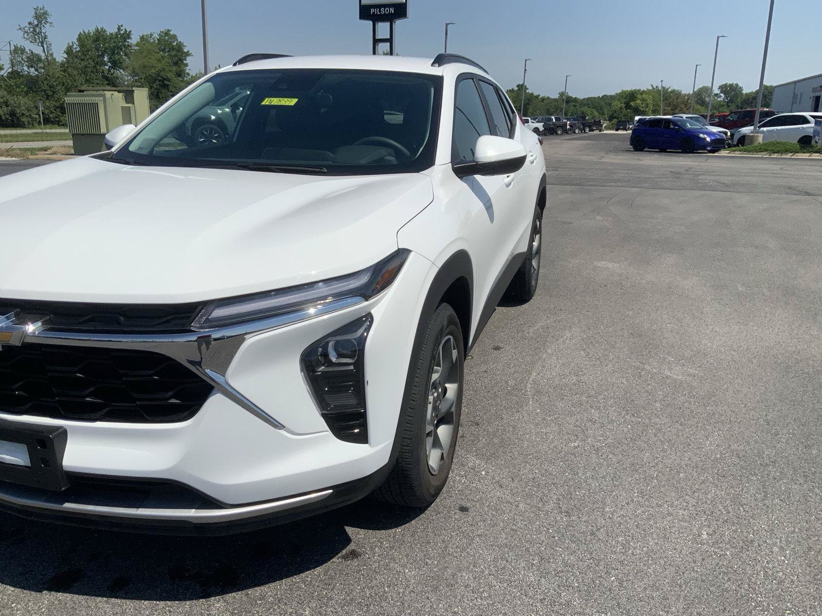 Used 2024 Chevrolet Trax LT FWD image 15