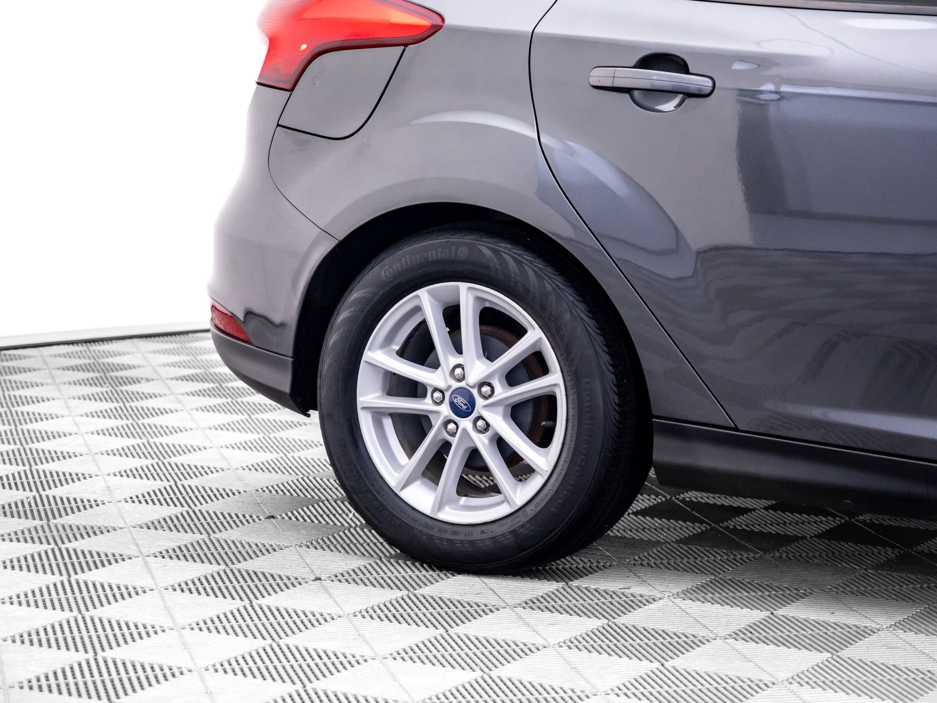 Used 2018 Ford Focus SE image 29