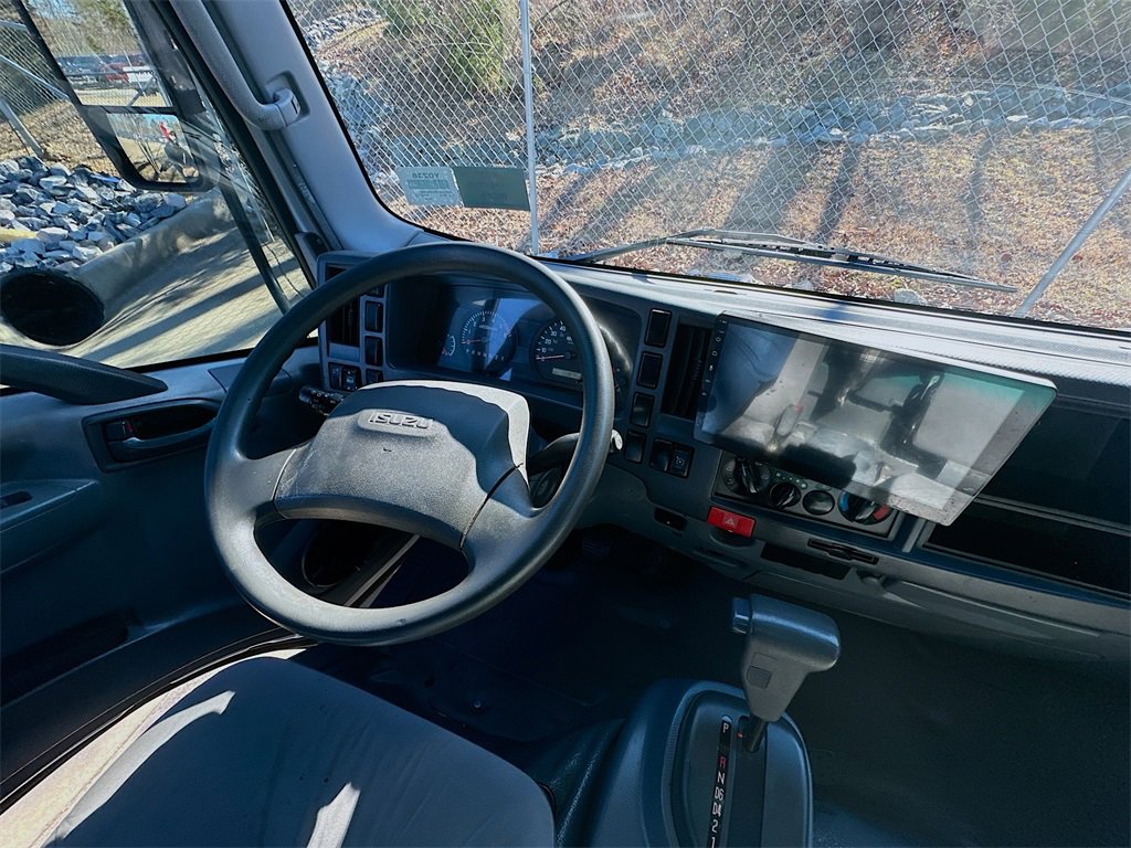 Used 2018 Isuzu NPR image 9