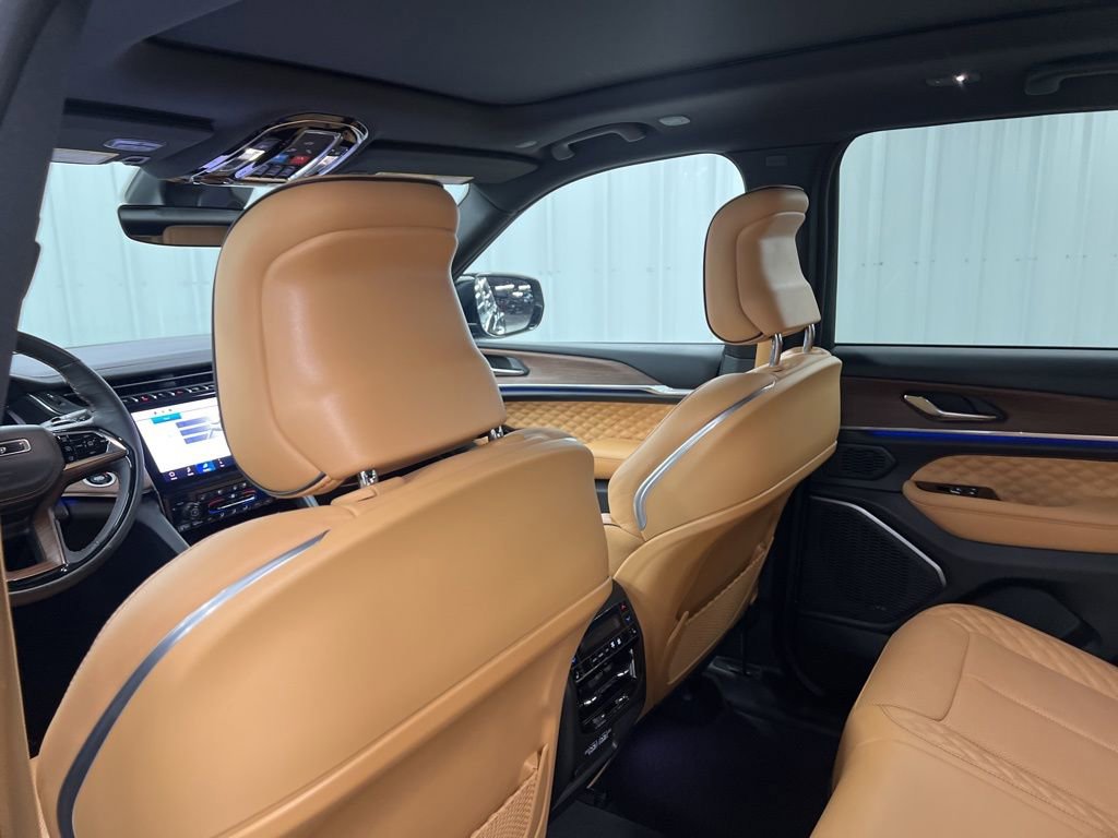 Used 2024 Jeep Grand Cherokee Summit AWD/4WD image 12