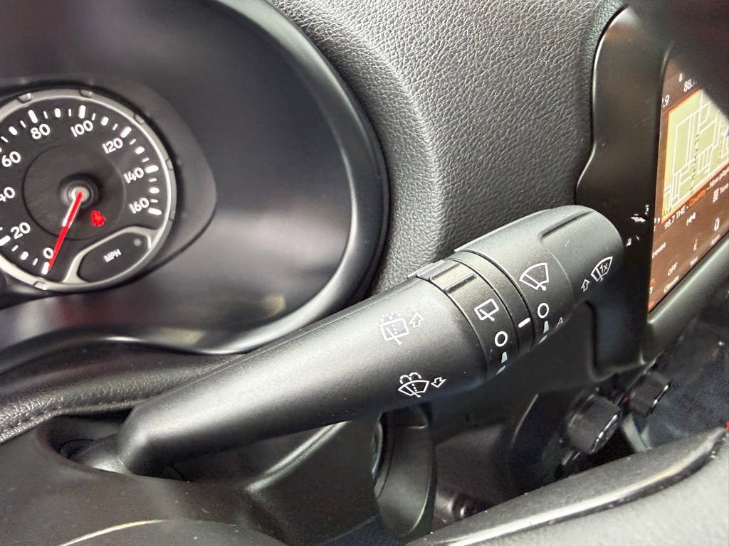 Used 2023 Jeep Renegade Trailhawk AWD/4WD image 27