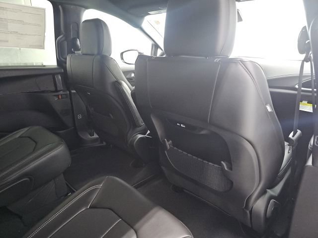 New 2026 Chrysler Pacifica Select AWD/4WD image 14