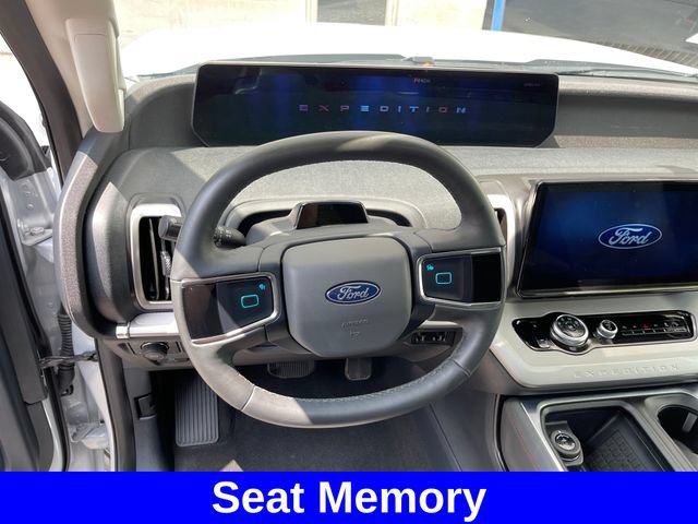 Used 2025 Ford Expedition Active AWD/4WD image 13