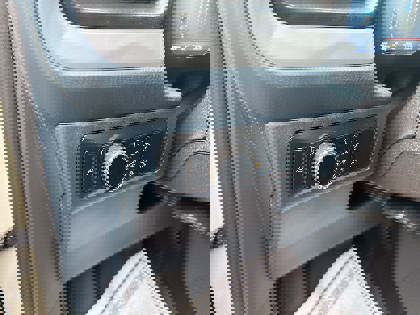 New 2025 Ford Maverick XLT w/ XLT Luxury Package image 18