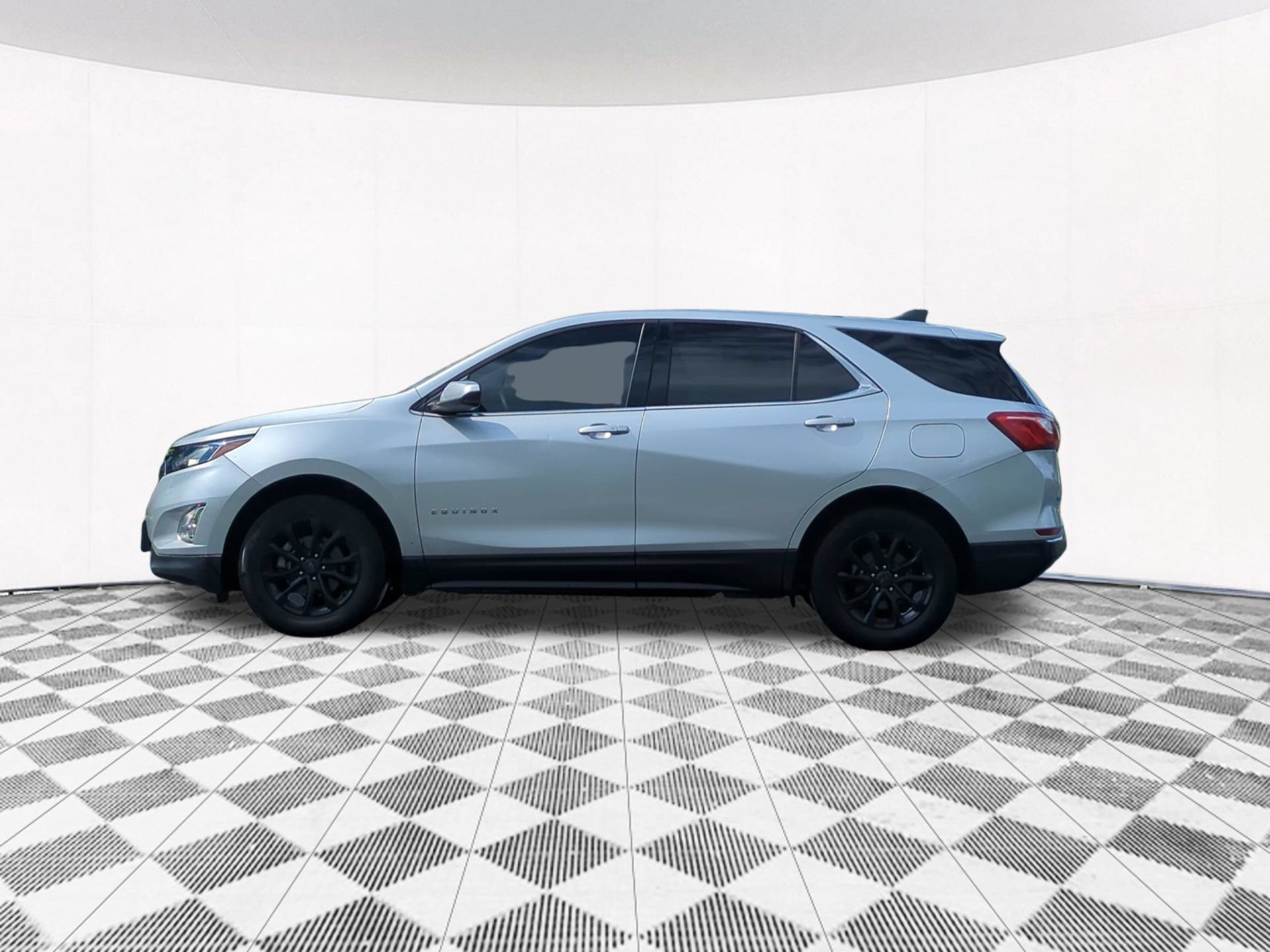Used 2018 Chevrolet Equinox LT FWD image 2