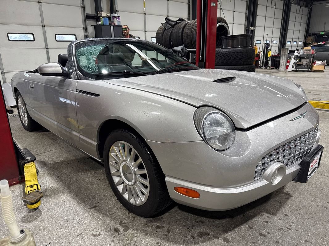 Used 2004 Ford Thunderbird image 31
