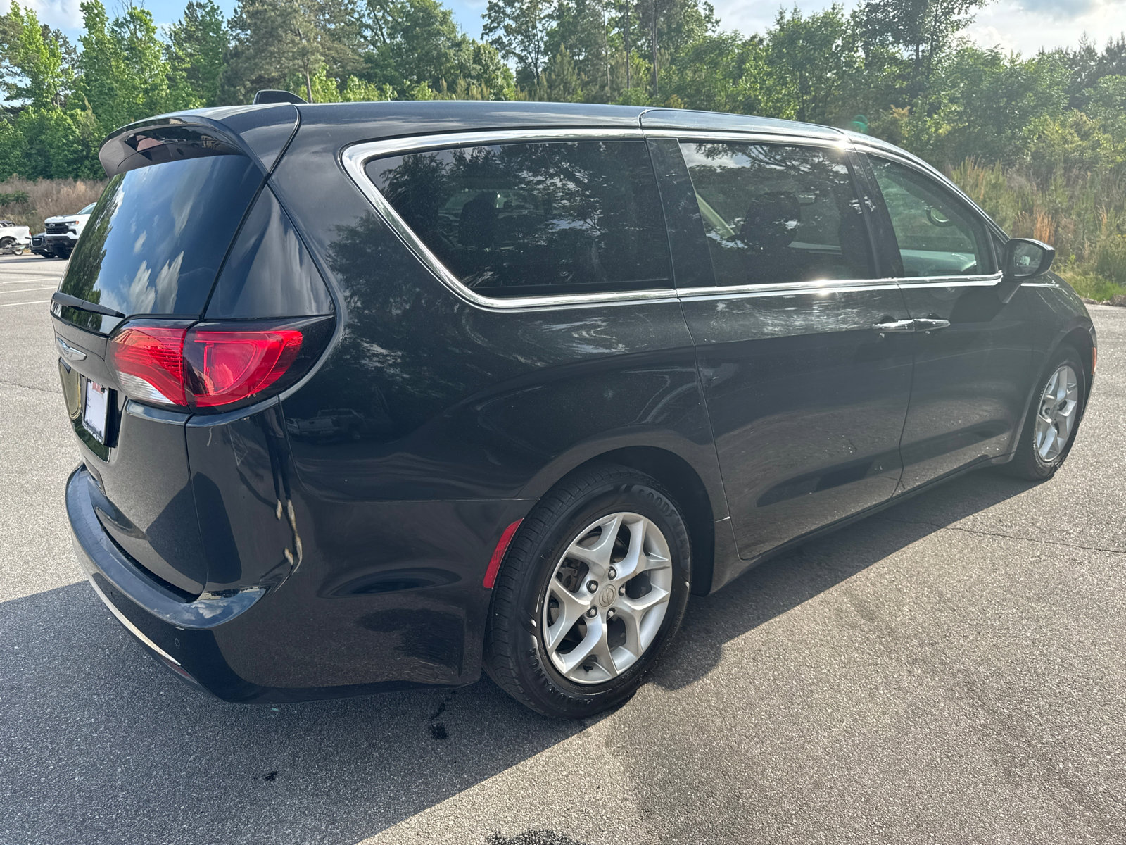 Used 2019 Chrysler Pacifica Touring Plus w/ Tire & Wheel Group FWD image 5