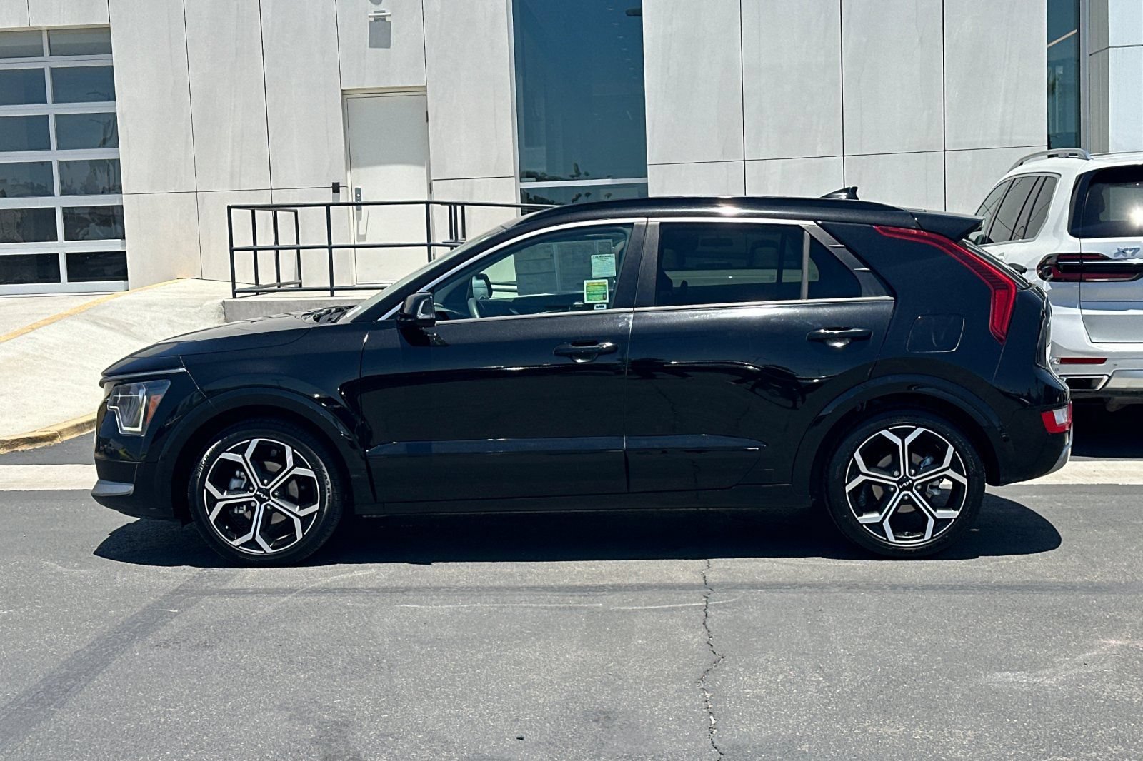 Used 2023 Kia Niro EX Touring FWD image 6