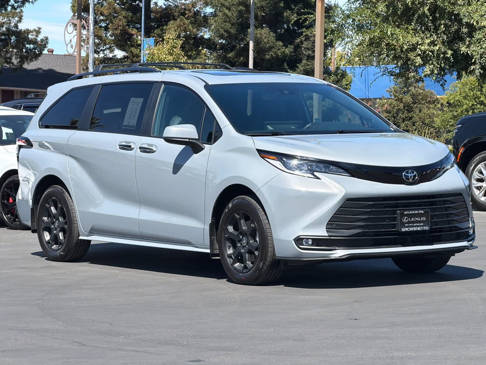 Used 2026 Toyota Sienna XLE Woodland Edition AWD/4WD image 5