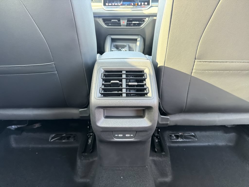 New 2026 Volkswagen Tiguan SE FWD image 21