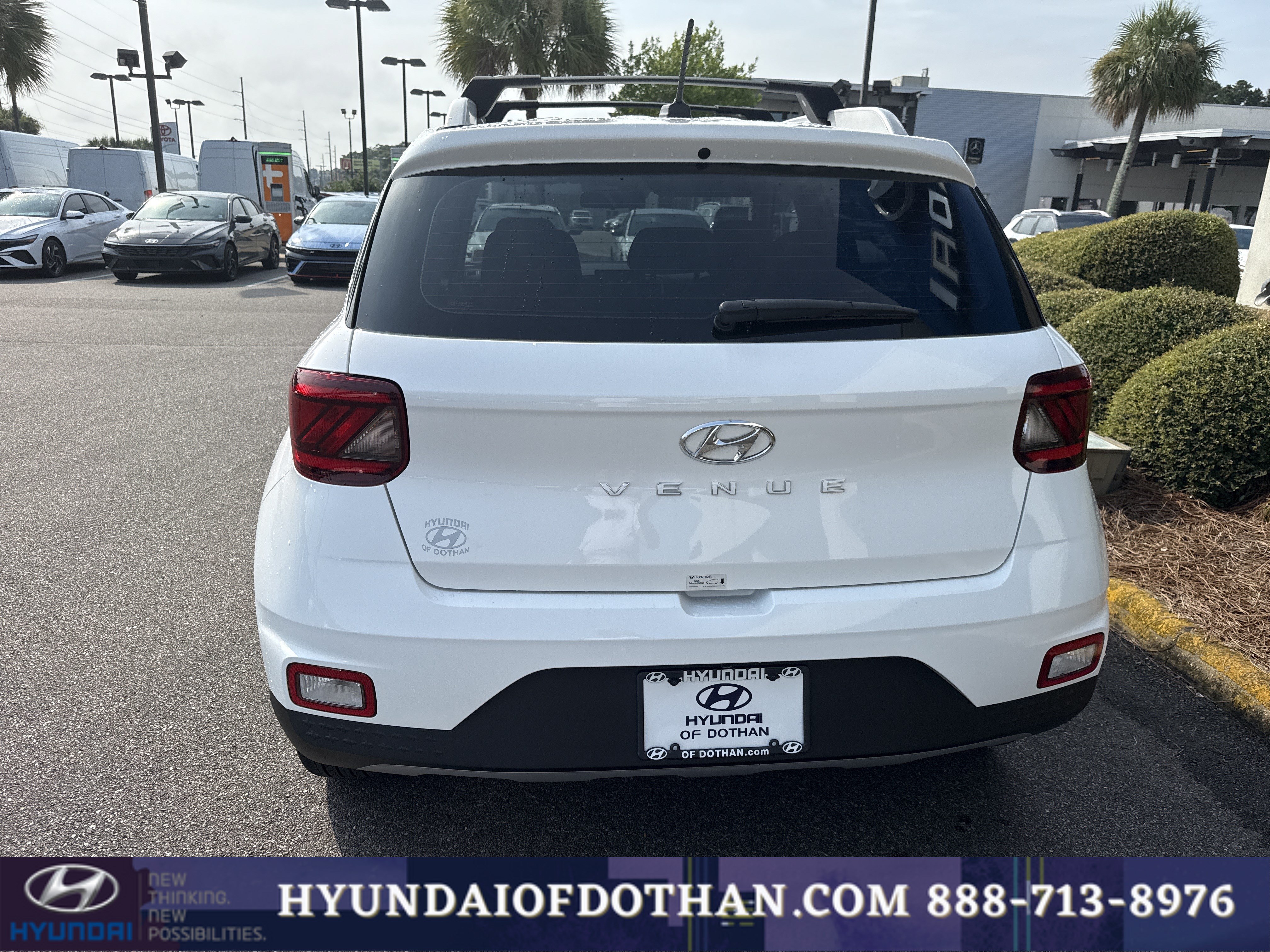 Certified 2025 Hyundai Venue SEL FWD image 3