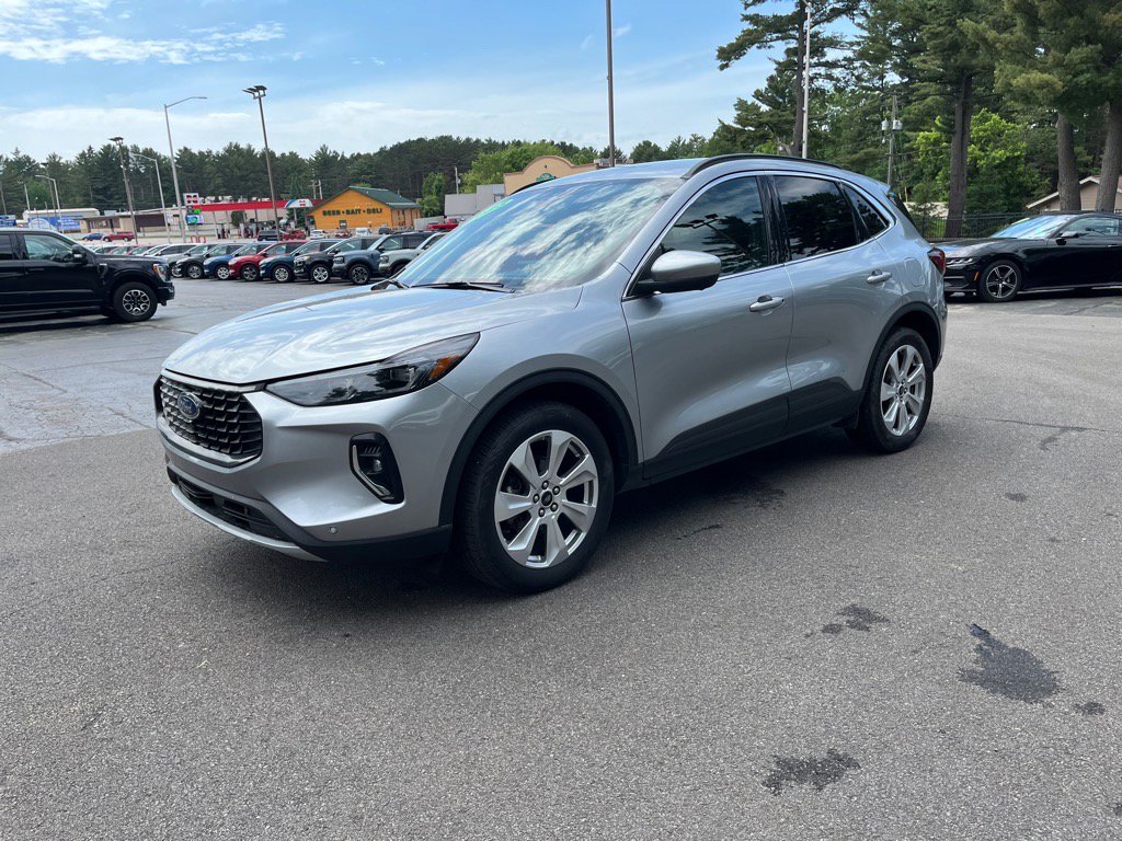 Used 2023 Ford Escape Platinum image 3