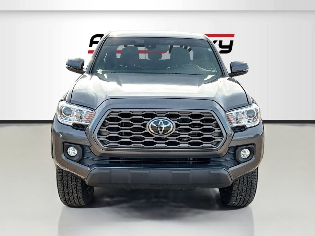 Used 2019 Toyota Tacoma TRD Sport image 2