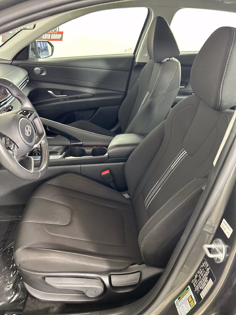 Used 2025 Hyundai Elantra SEL FWD image 12