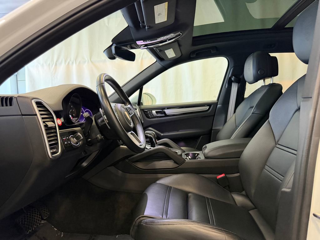 Used 2022 Porsche Cayenne Platinum Edition AWD/4WD image 5