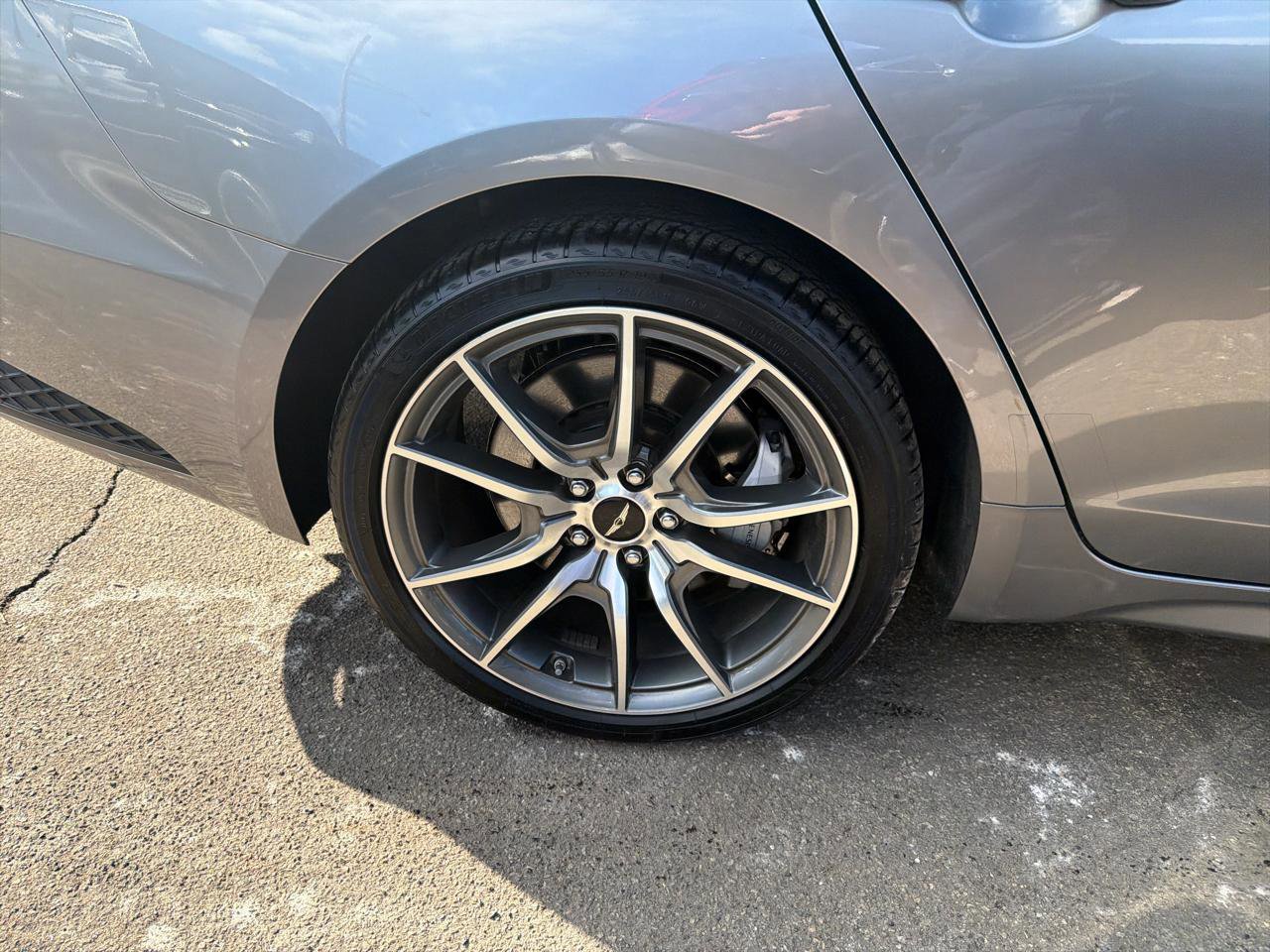 Used 2024 Genesis G70 2.5T image 5