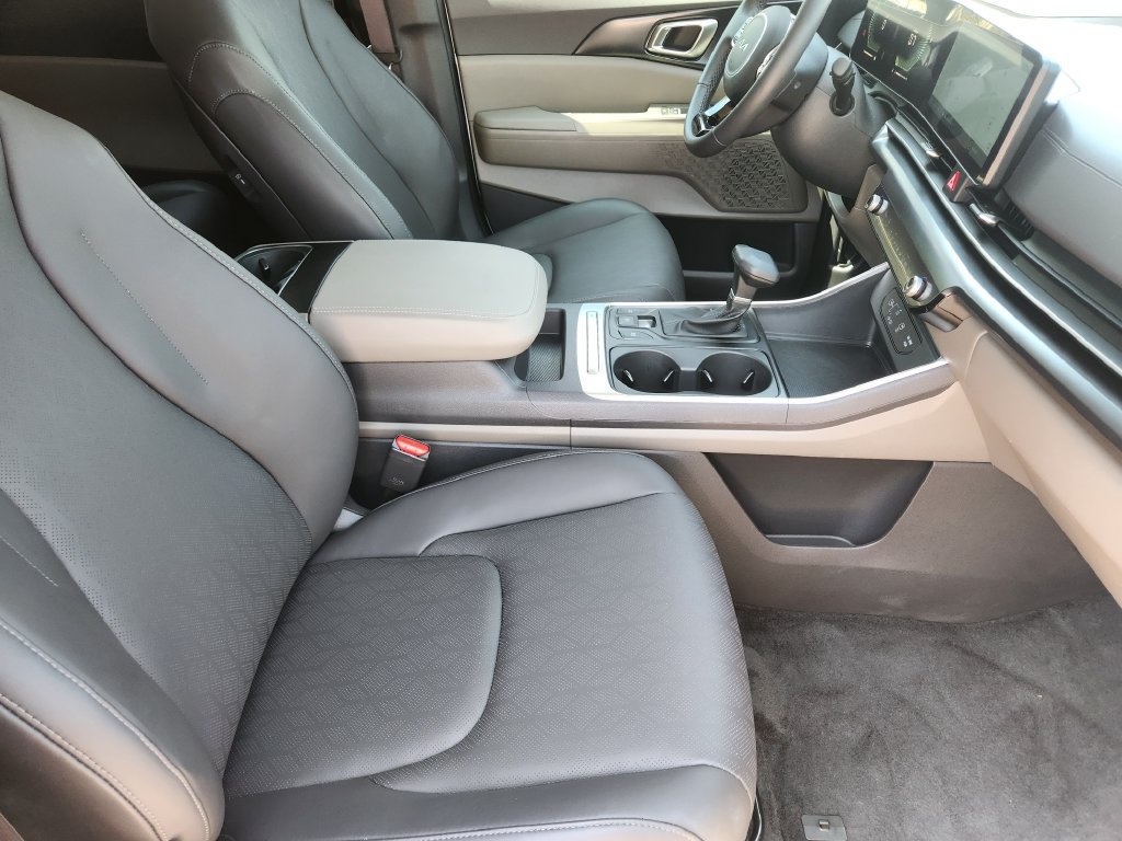 New 2026 Kia Carnival FWD image 13