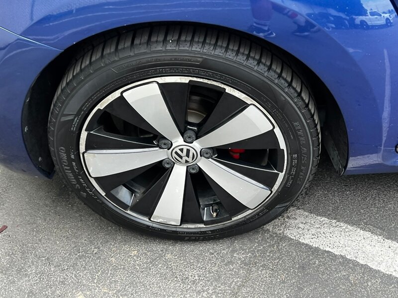 Used 2014 Volkswagen Beetle R-Line FWD image 13
