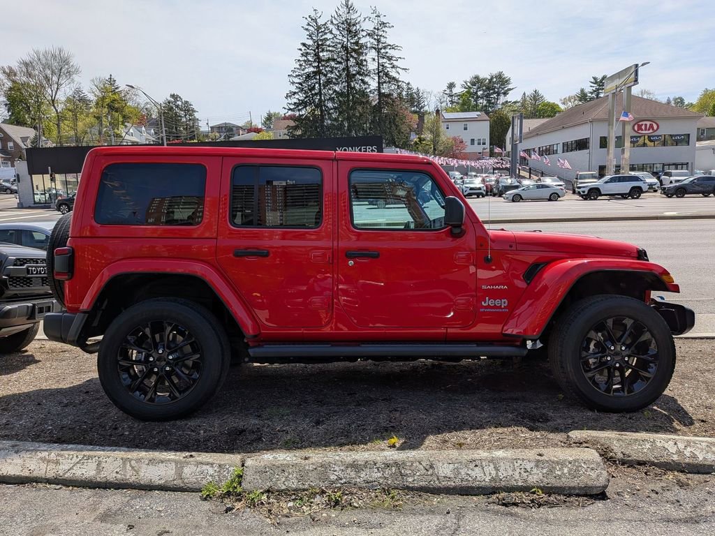 Used 2023 Jeep Wrangler Unlimited Sahara w/ Cold Weather Group AWD/4WD image 5